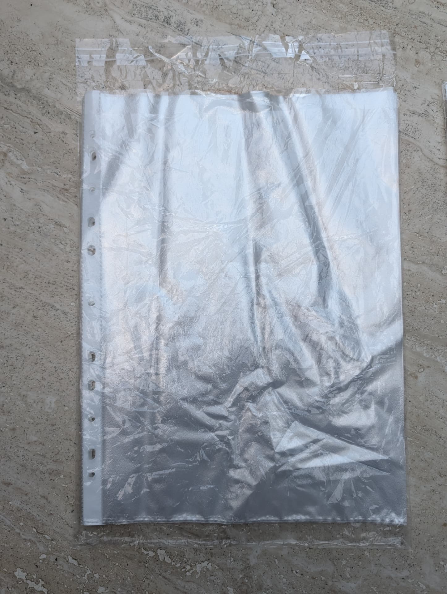 Detailaufnahme einer verpackten Packung Prospekthüllen